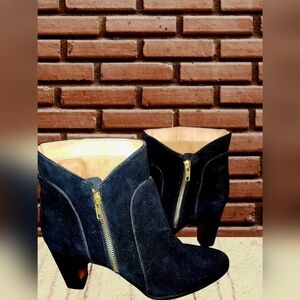 Adrienne Vittadini Taki Suedel Ankle Bootie